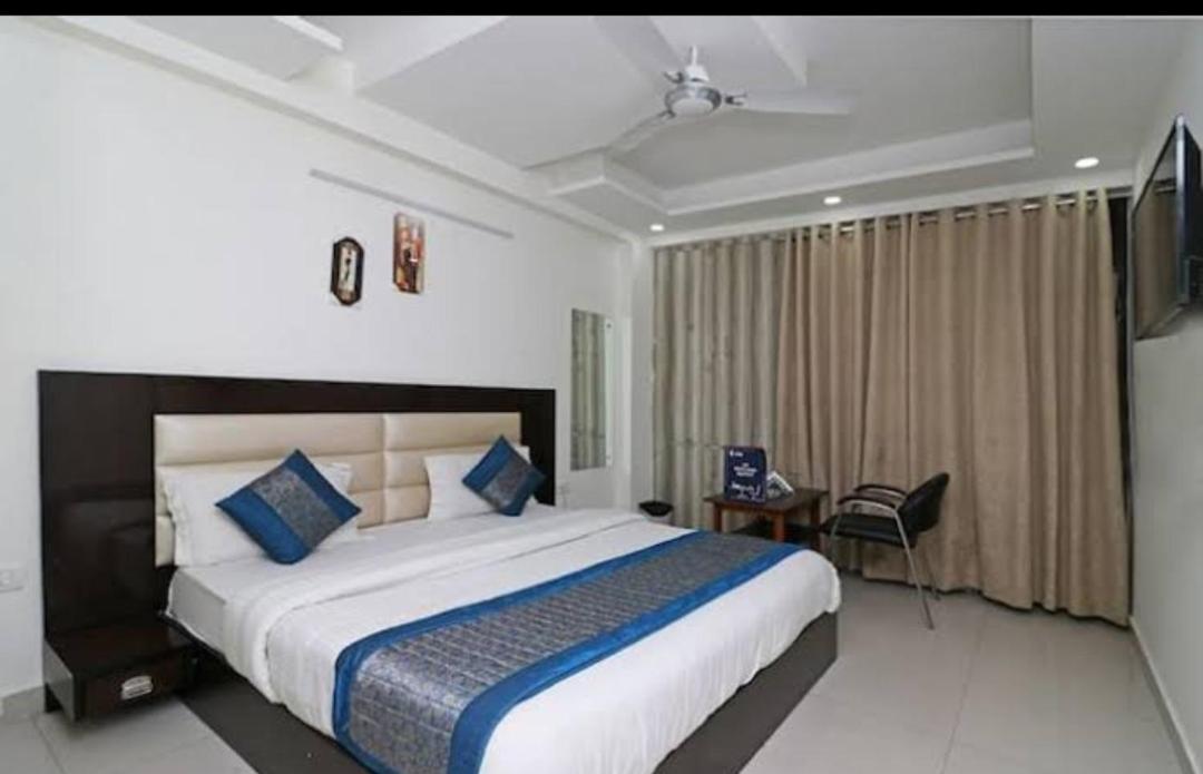 OYO 11633 Hotel Sweet Palace Neu-Delhi Exterior foto