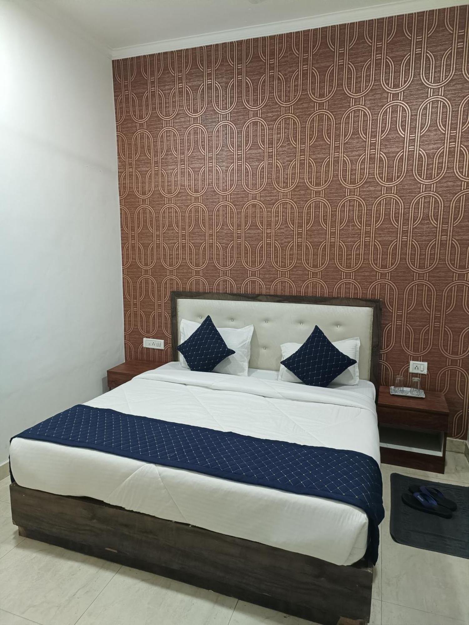 OYO 11633 Hotel Sweet Palace Neu-Delhi Exterior foto